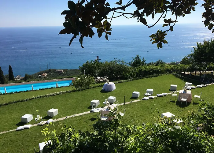 Villa Riviera Resort